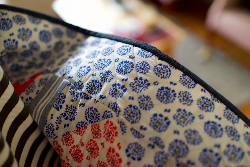 bow and arrows quilt closeup quilting